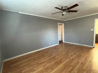 Welcome to this cozy 3bed 2bath unfurnished home. Calling all - photo 15
