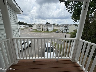 Enjoy coastal living in this 3-bedroom, 3-bath townhome in the - photo 15
