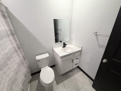 This immaculate Freshly painted 3-bedroom, 2-bathroom and a 2 - photo 15