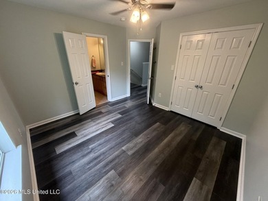 Enjoy coastal living in this 3-bedroom, 3-bath townhome in the - photo 16