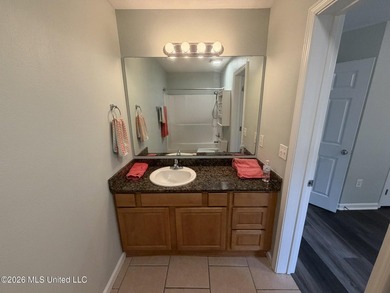 Enjoy coastal living in this 3-bedroom, 3-bath townhome in the - photo 18