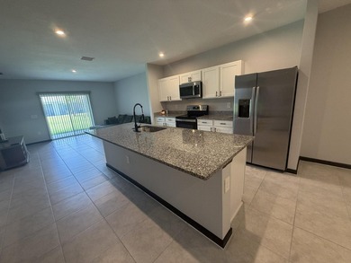 This immaculate Freshly painted 3-bedroom, 2-bathroom and a 2 - photo 18