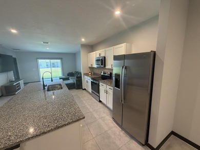This immaculate Freshly painted 3-bedroom, 2-bathroom and a 2 - photo 19