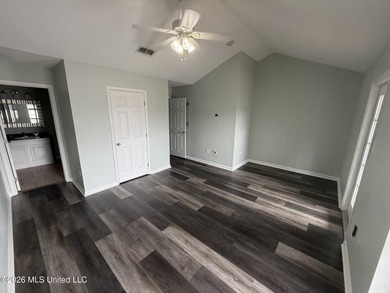 Enjoy coastal living in this 3-bedroom, 3-bath townhome in the - photo 20