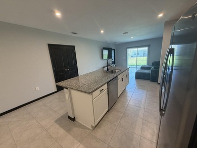 This immaculate Freshly painted 3-bedroom, 2-bathroom and a 2 - photo 20