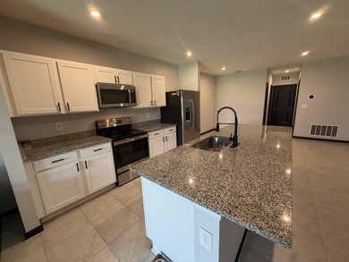 This immaculate Freshly painted 3-bedroom, 2-bathroom and a 2 - photo 21