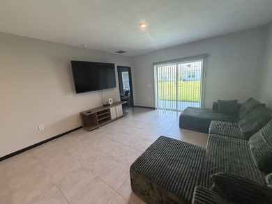 This immaculate Freshly painted 3-bedroom, 2-bathroom and a 2 - photo 24