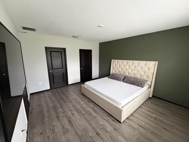 This immaculate Freshly painted 3-bedroom, 2-bathroom and a 2 - photo 29