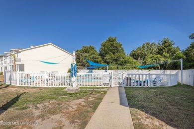 Enjoy coastal living in this 3-bedroom, 3-bath townhome in the - photo 31