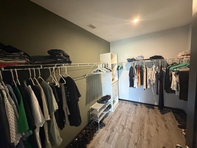 This immaculate Freshly painted 3-bedroom, 2-bathroom and a 2 - photo 31