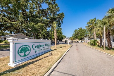 Enjoy coastal living in this 3-bedroom, 3-bath townhome in the - photo 32