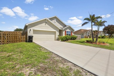 Location, location, location! Beautiful 4-bedroom, 2-bath home - photo 2