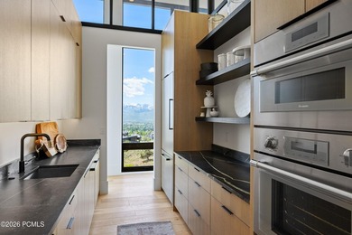 Perched along one of Red Ledges' premier ridgelines, this - photo 22