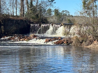 Goodwill Estate is a 736-acre, 7-parcel, gated haven. Surrounded - photo 4