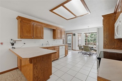 Welcome to your dream golf-front retreat in Holiday Island, AR! - photo 12