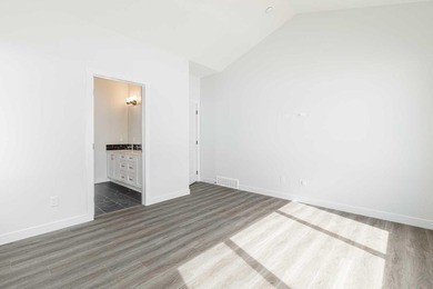 Welcome to this exceptional bungalow offering over 2,500 sq. ft - photo 15