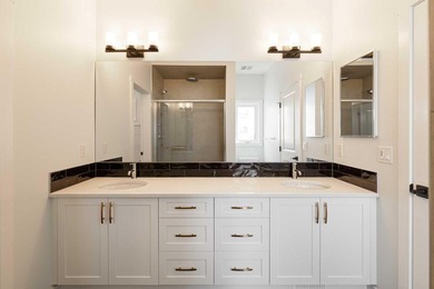 Welcome to this exceptional bungalow offering over 2,500 sq. ft - photo 17