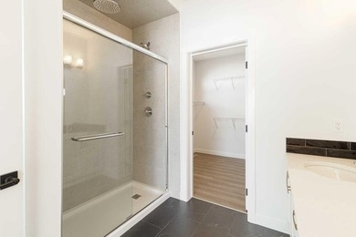 Welcome to this exceptional bungalow offering over 2,500 sq. ft - photo 18