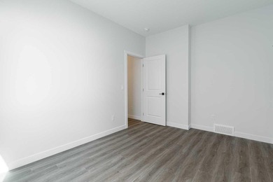 Welcome to this exceptional bungalow offering over 2,500 sq. ft - photo 20