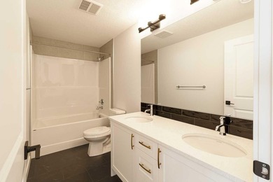 Welcome to this exceptional bungalow offering over 2,500 sq. ft - photo 27