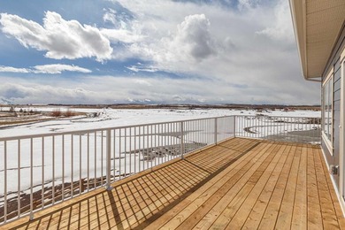 Welcome to this exceptional bungalow offering over 2,500 sq. ft - photo 31