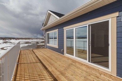 Welcome to this exceptional bungalow offering over 2,500 sq. ft - photo 32