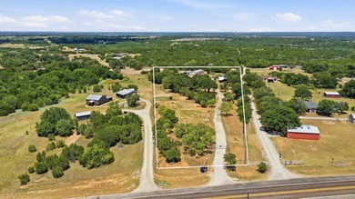 Escape to the peace and quiet of the country with this - photo 3