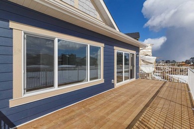 Welcome to this exceptional bungalow offering over 2,500 sq. ft - photo 34