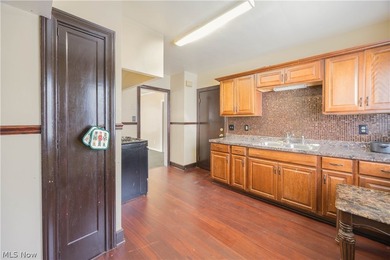 discover this beautiful maintained triplex, ideallly located - photo 8