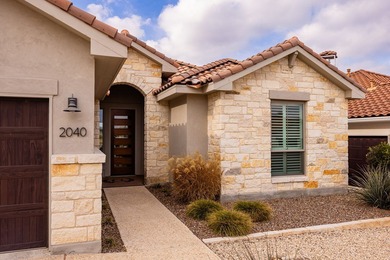 This charming garden home is light, bright and open. Beautiful - photo 2