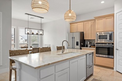 This charming garden home is light, bright and open. Beautiful - photo 5