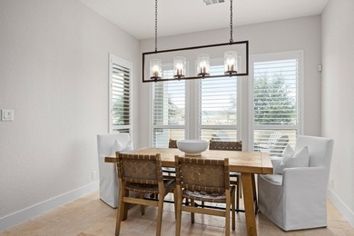 This charming garden home is light, bright and open. Beautiful - photo 6