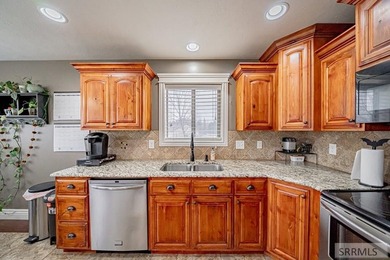 Seller is offering a $3,000 buyer credit toward closing costs - photo 12