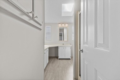 Spacious 2 bedroom, 2 bath home on a corner lot in the desirable - photo 16