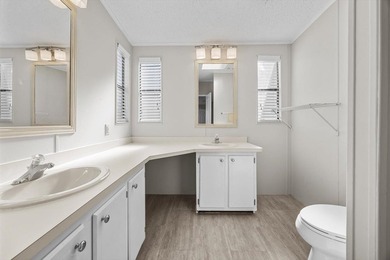 Spacious 2 bedroom, 2 bath home on a corner lot in the desirable - photo 17