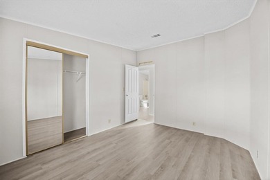 Spacious 2 bedroom, 2 bath home on a corner lot in the desirable - photo 21