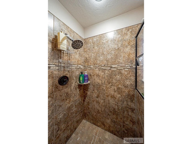 Seller is offering a $3,000 buyer credit toward closing costs - photo 25