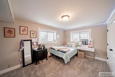 Seller is offering a $3,000 buyer credit toward closing costs - photo 30