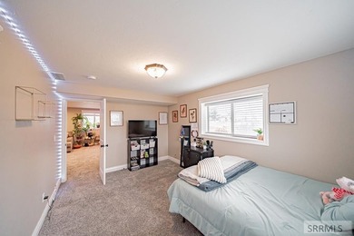 Seller is offering a $3,000 buyer credit toward closing costs - photo 33