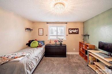 Seller is offering a $3,000 buyer credit toward closing costs - photo 35