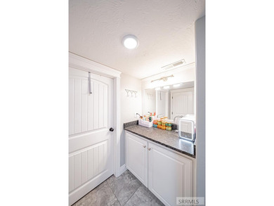 Seller is offering a $3,000 buyer credit toward closing costs - photo 40