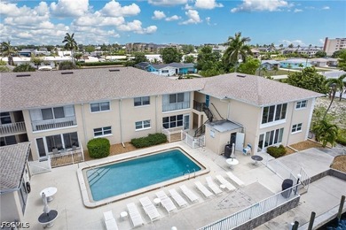 WATERFRONT living meets the ultimate boating lifestyle in this - photo 2