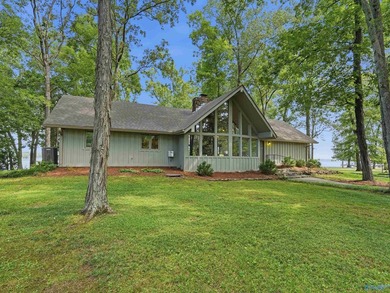 Beautiful waterfront property on Lake Guntersville featuring 4 - photo 2