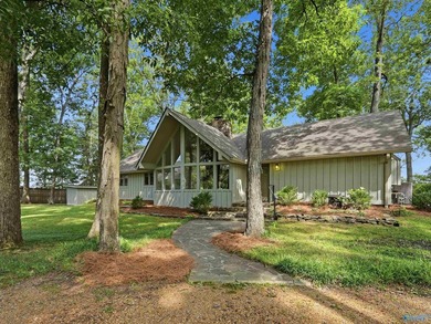 Beautiful waterfront property on Lake Guntersville featuring 4 - photo 3