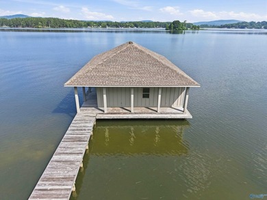 Beautiful waterfront property on Lake Guntersville featuring 4 - photo 4
