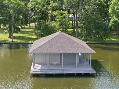 Beautiful waterfront property on Lake Guntersville featuring 4 - photo 7