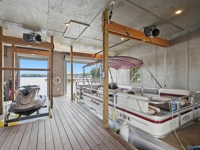 Beautiful waterfront property on Lake Guntersville featuring 4 - photo 10