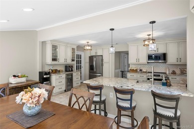 Welcome to this beautifully maintained 5-bedroom, 3.5-bath home - photo 9