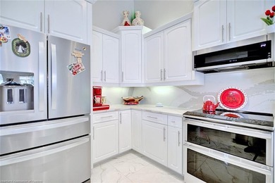 Slice of paradise found in this 3-bedroom 2 bath Hampton Woods - photo 5