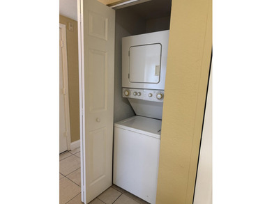 NEWLY RENOVATED KITCHEN. UPDATED BATHROOMS. NEW WINDOW - photo 4